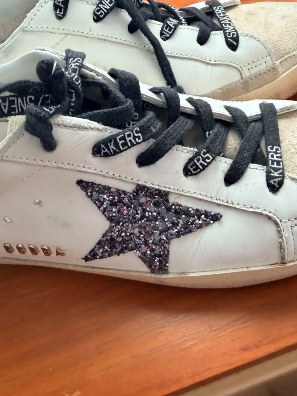 Golden Goose Women Superstar Low Top Sneakers - Picture 2 of 11